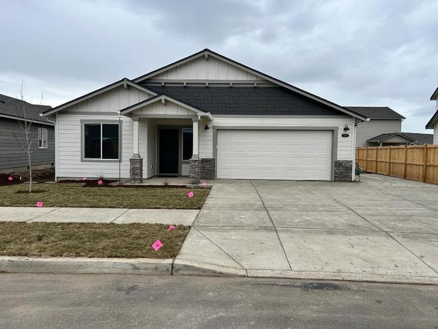 Photo of 1074 NW Walnut Avenue 1 of 1