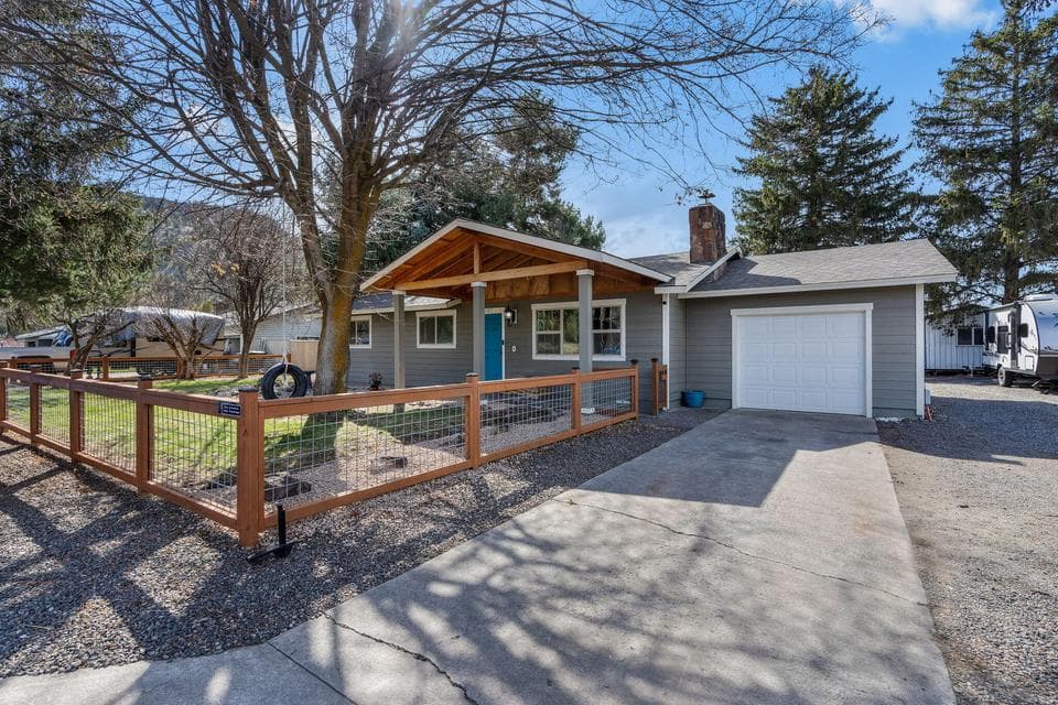 Photo of 187 NE Orchard Lane 1 of 1