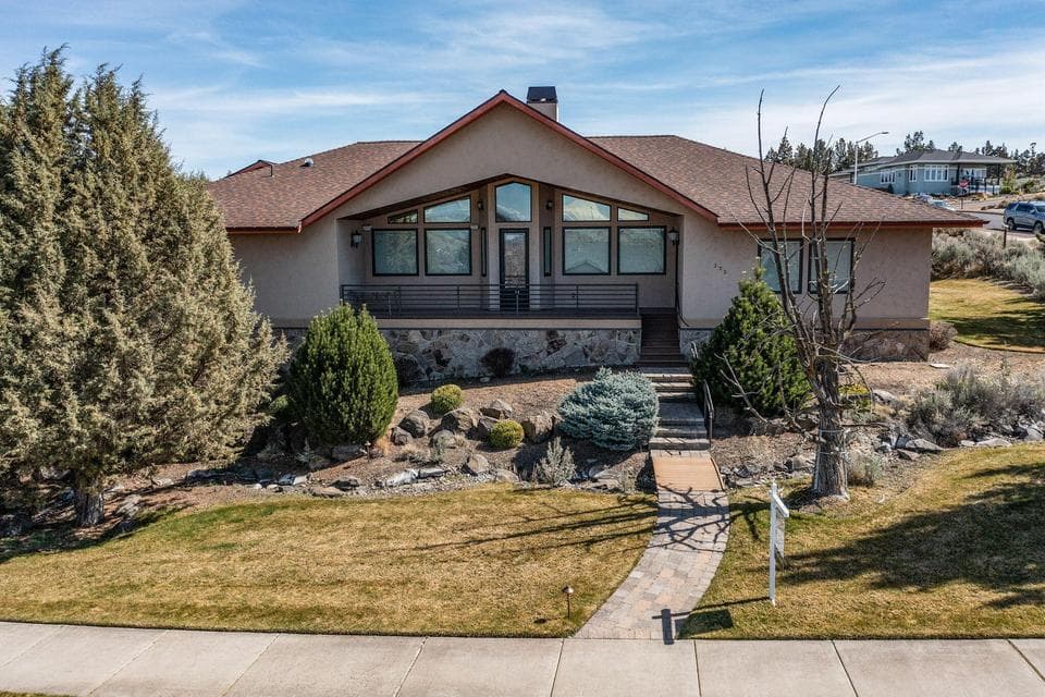 Photo of 373 SE Manzanita Drive 1 of 1