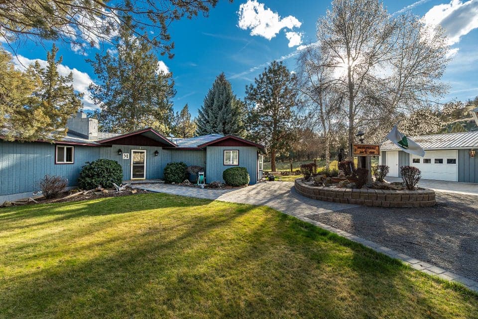 Photo of 621 NW Amber Lane 1 of 1
