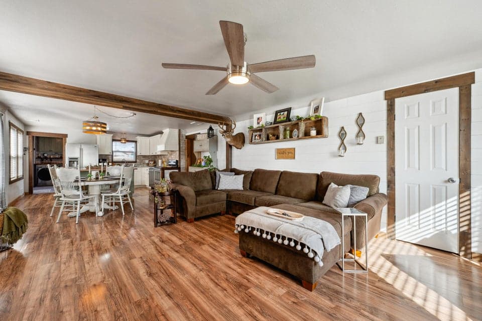 Photo of 565 NE Court Street 1 of 1