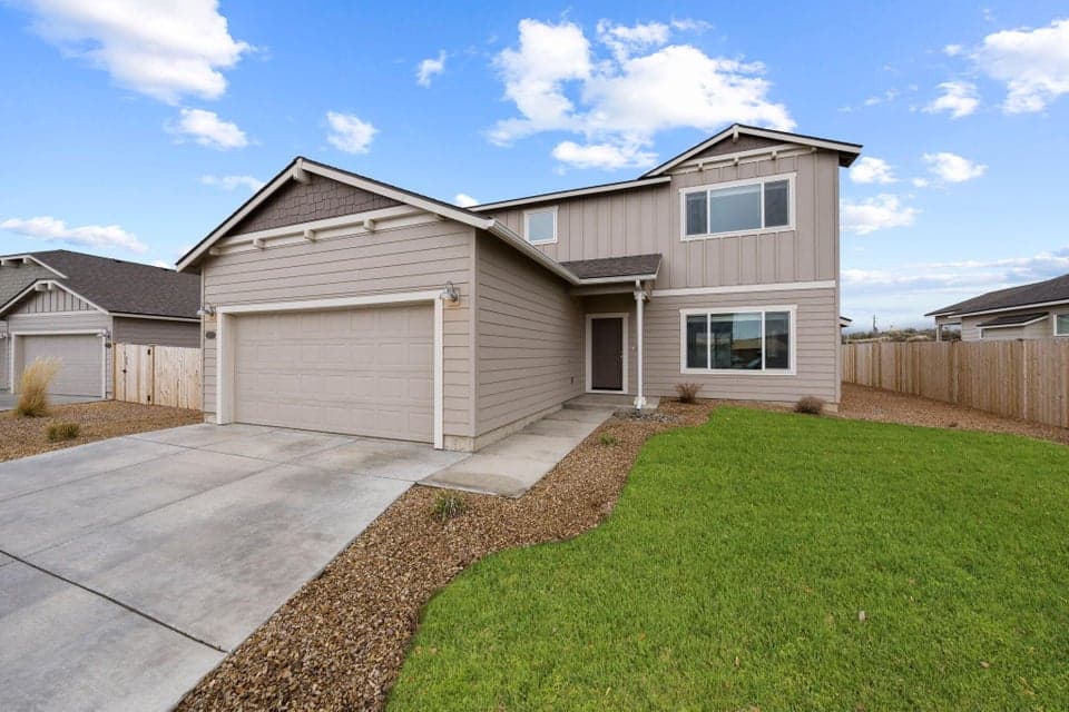 Photo of 1249 NW Willow Parkway Road 1 of 1