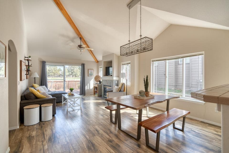 Photo of 860 Golden Pheasant Drive 1 of 1