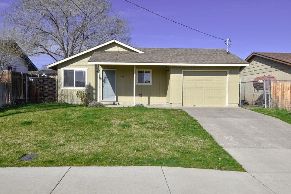 Photo of 464 SW 2nd Street 1 of 1