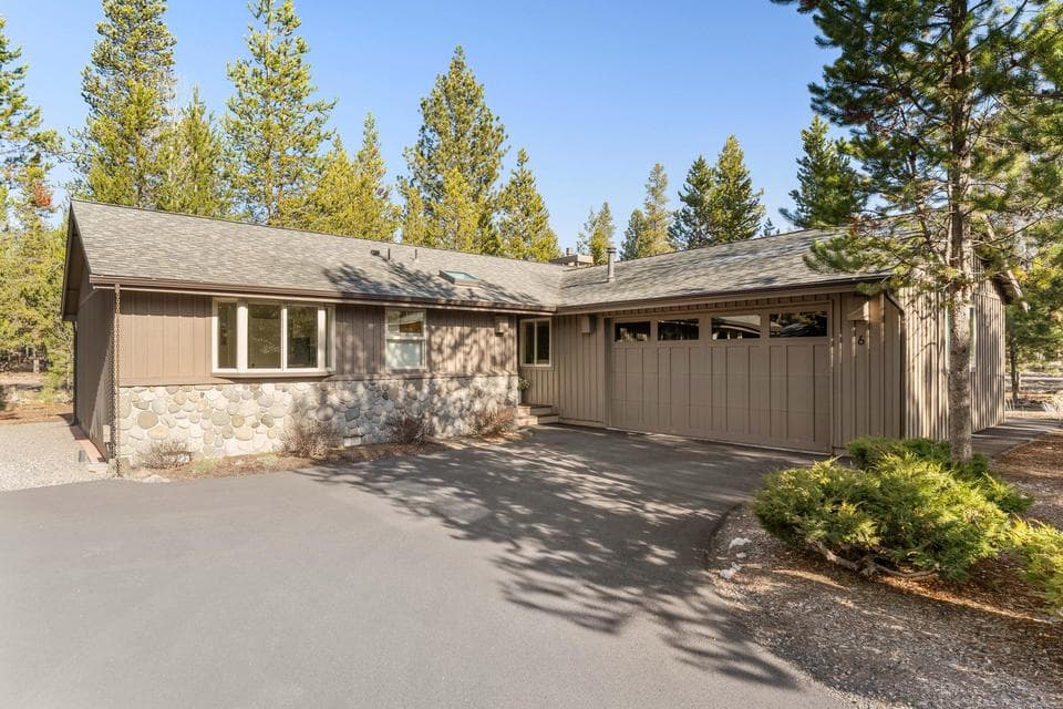 Photo of 57683 Dutchman Lane 1 of 1
