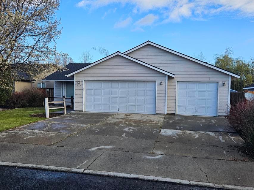 Photo of 845 NE Nickernut Place 1 of 1