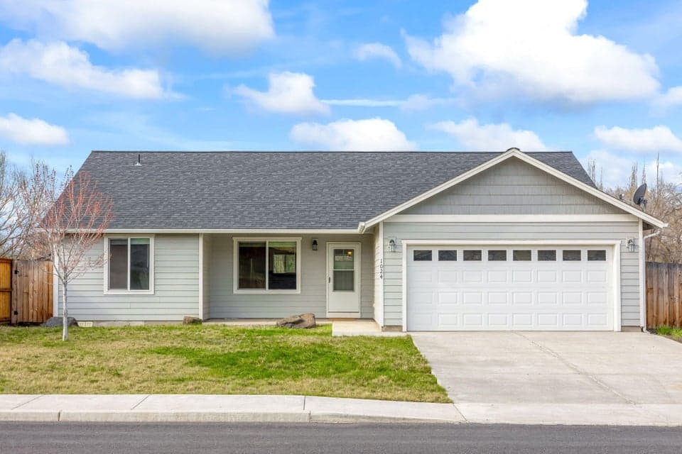 Photo of 1024 NE Crista Court 1 of 1