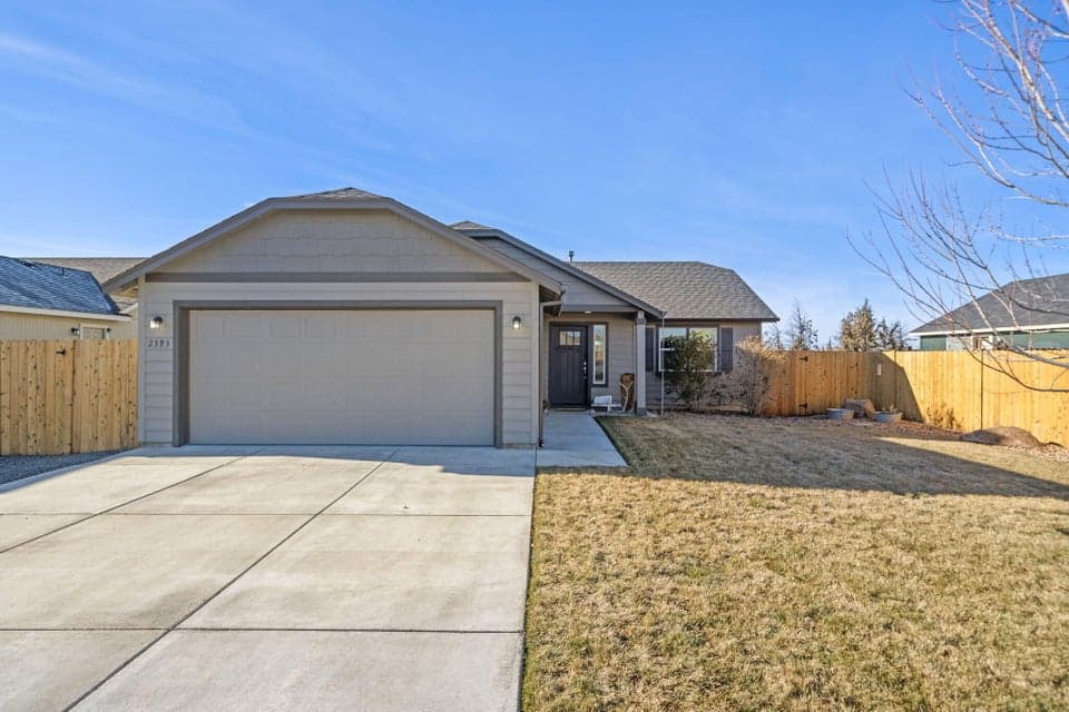 Photo of 2393 NE 3rd Street 1 of 1