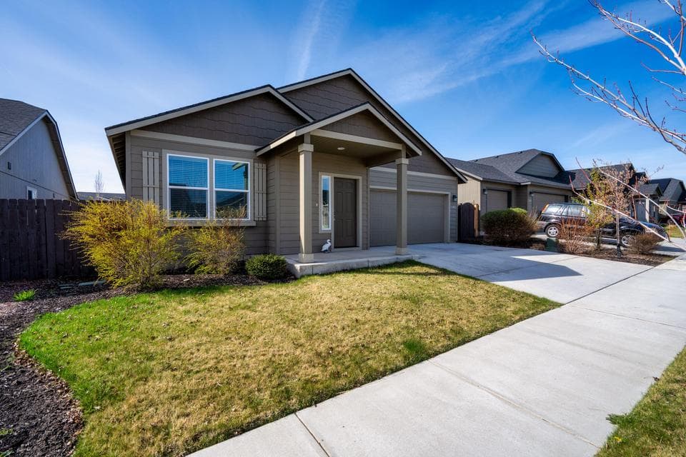 Photo of 2462 NW Ivy Way 1 of 1