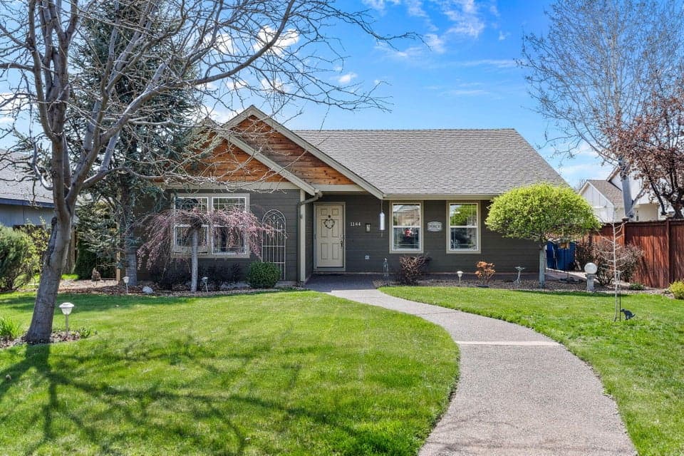 Photo of 1144 NW Spruce Avenue 1 of 1