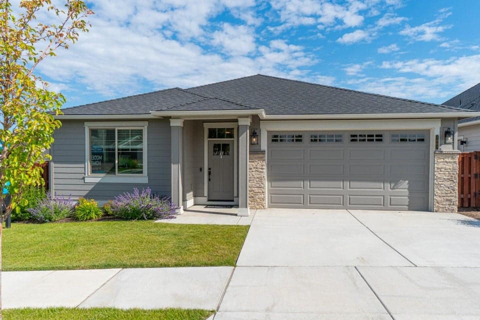 Photo of 1007 NE Hudspeth Circle 1 of 1