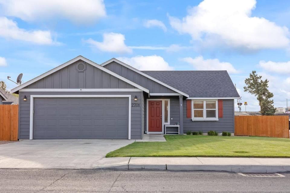 Photo of 2701 NE 5th Street 1 of 1