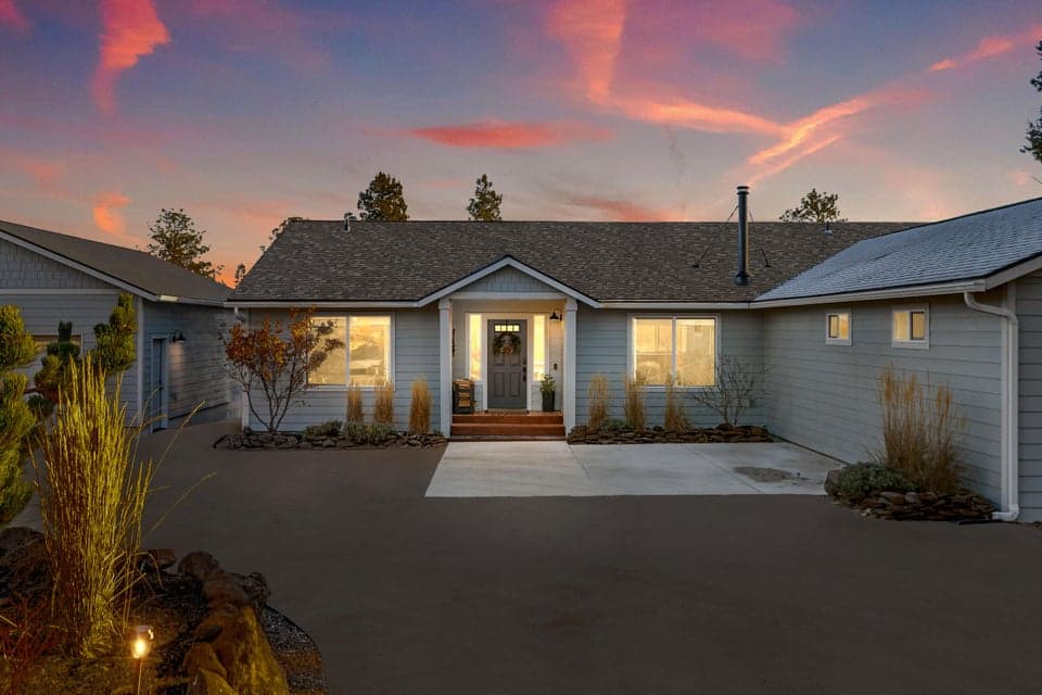 Photo of 17725 Mountain View Road 1 of 1