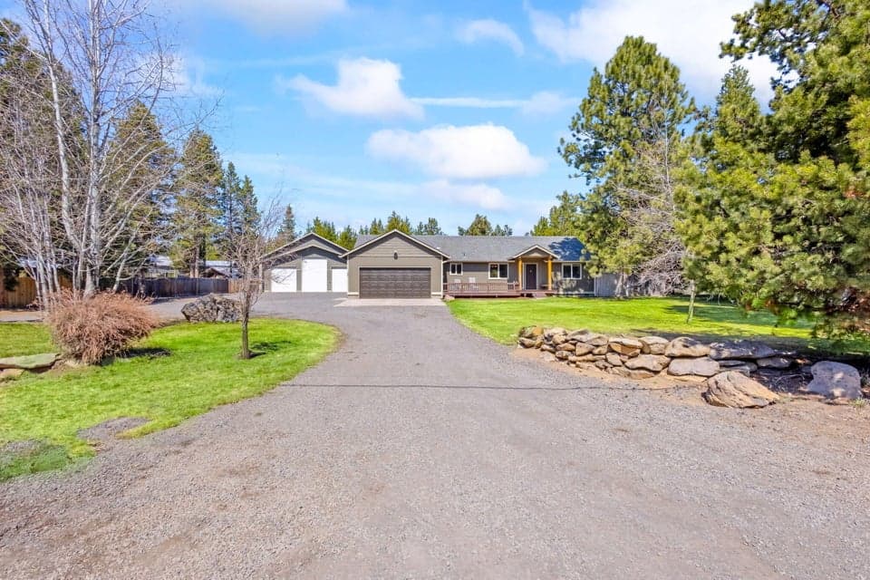 Photo of 15958 Sparks Drive 1 of 1