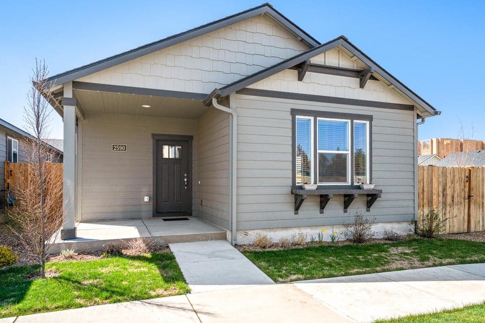 Photo of 2590 NW Teak Place 1 of 1