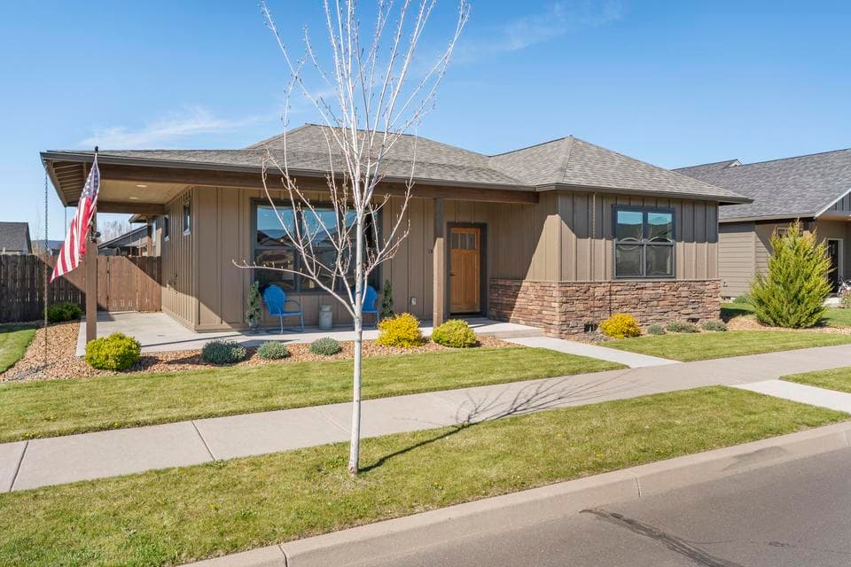 Photo of 1301 NE Boxcar Drive 1 of 1