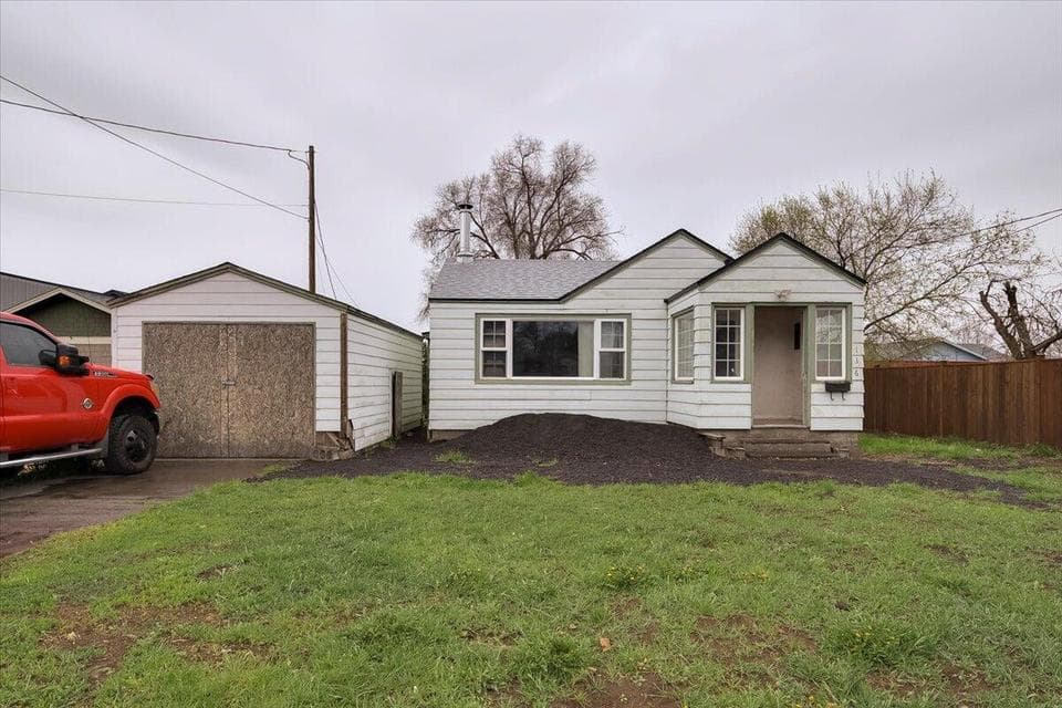 Photo of 136 SW 2nd Street 1 of 1