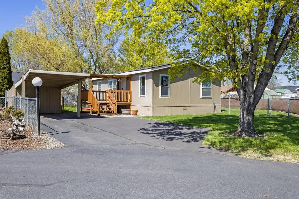 Photo of 185 NW Harwood 1 of 1