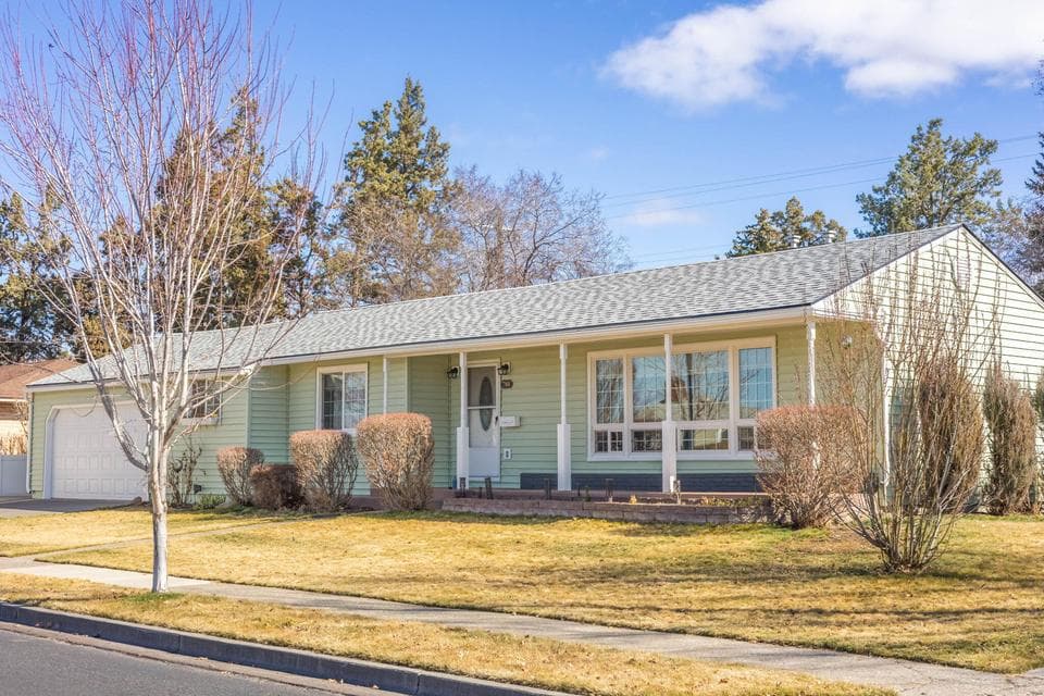 Photo of 788 NW 9th Street 1 of 1