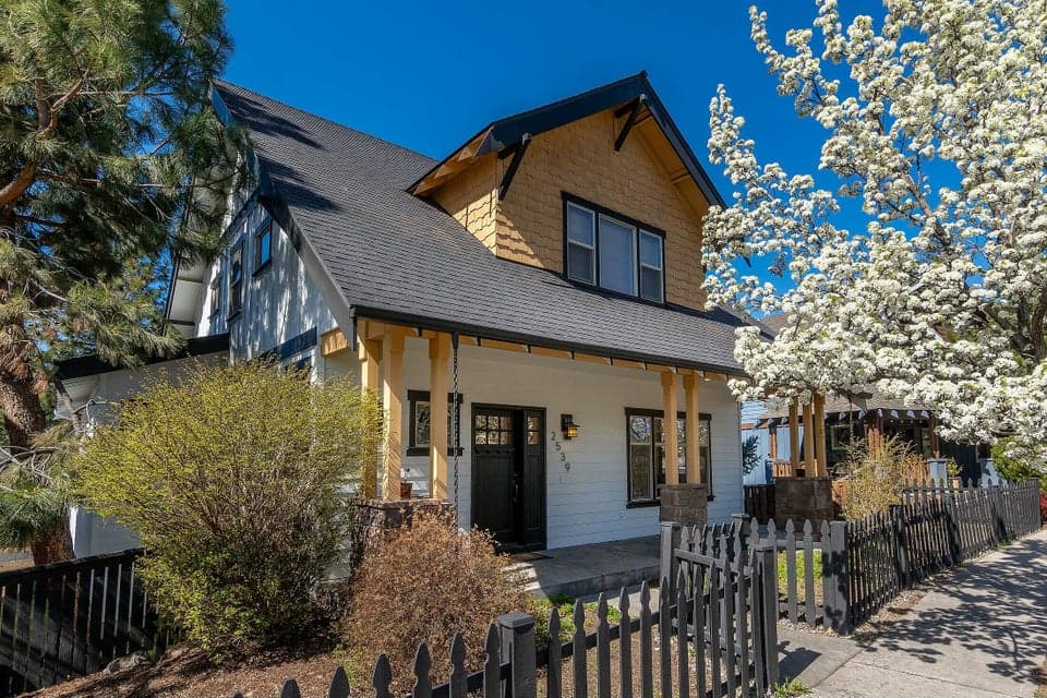 Photo of 2539 NW Awbrey Road 1 of 1