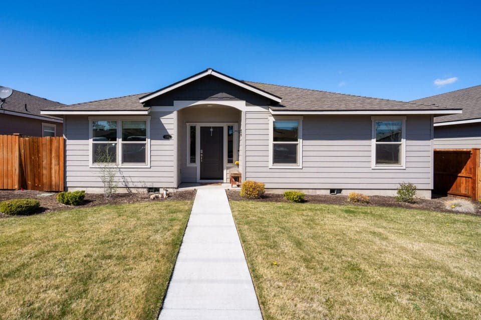 Photo of 2365 SW Obsidian Avenue 1 of 1