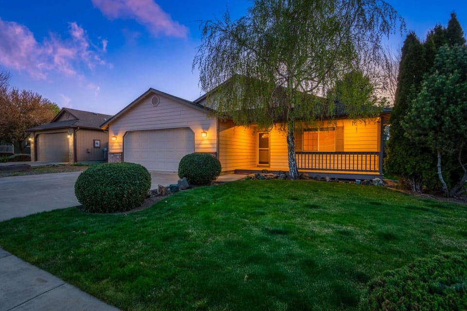 Photo of 1933 SW 35th Place 1 of 1