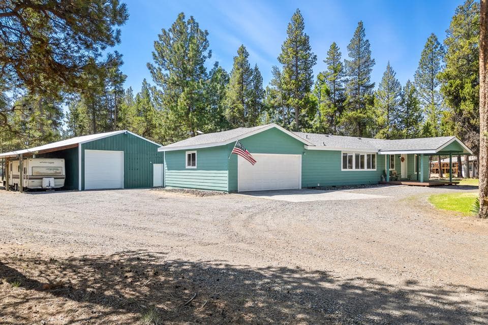 Photo of 15983 Leslie Drive 1 of 1