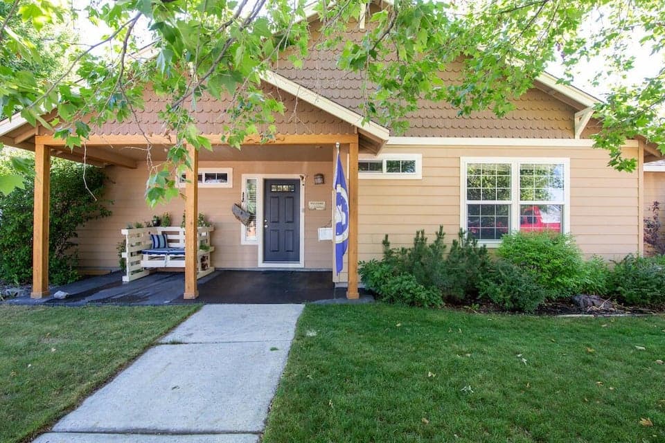 Photo of 713 NE Sandstone Court 1 of 1