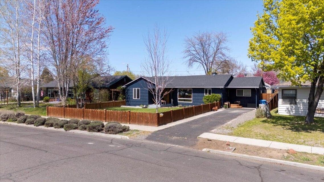 Photo of 699 NE Ochoco Avenue 1 of 1