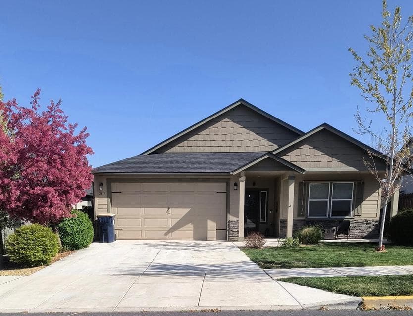 Photo of 2437 NW Hemlock Way 1 of 1