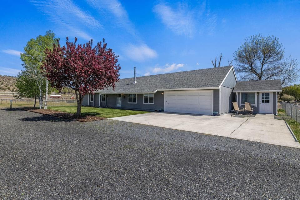 Photo of 3099 NW Williams Way 1 of 1