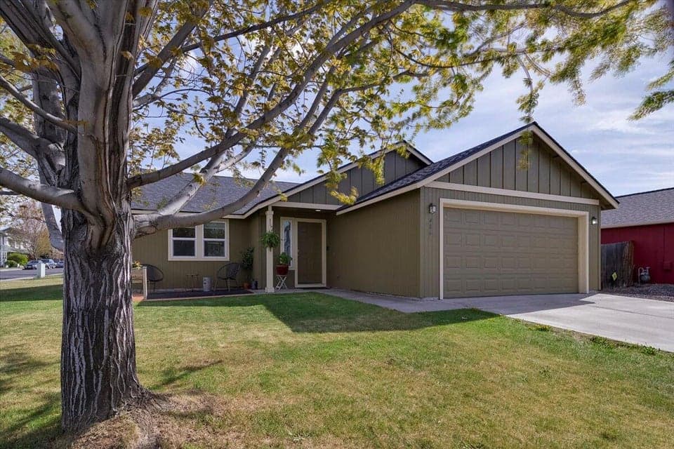 Photo of 486 NE Quince Avenue 1 of 1