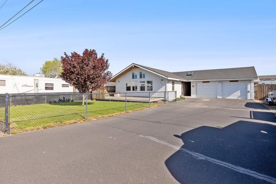 Photo of 440 NW Birch Lane 1 of 1