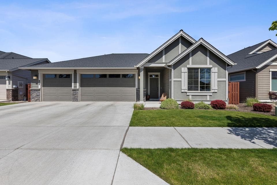 Photo of 1215 NE Sunrise Street 1 of 1