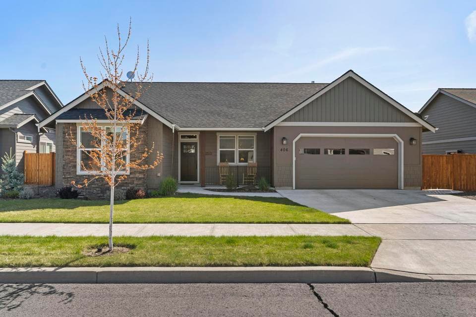 Photo of 406 SE Sumner Drive 1 of 1