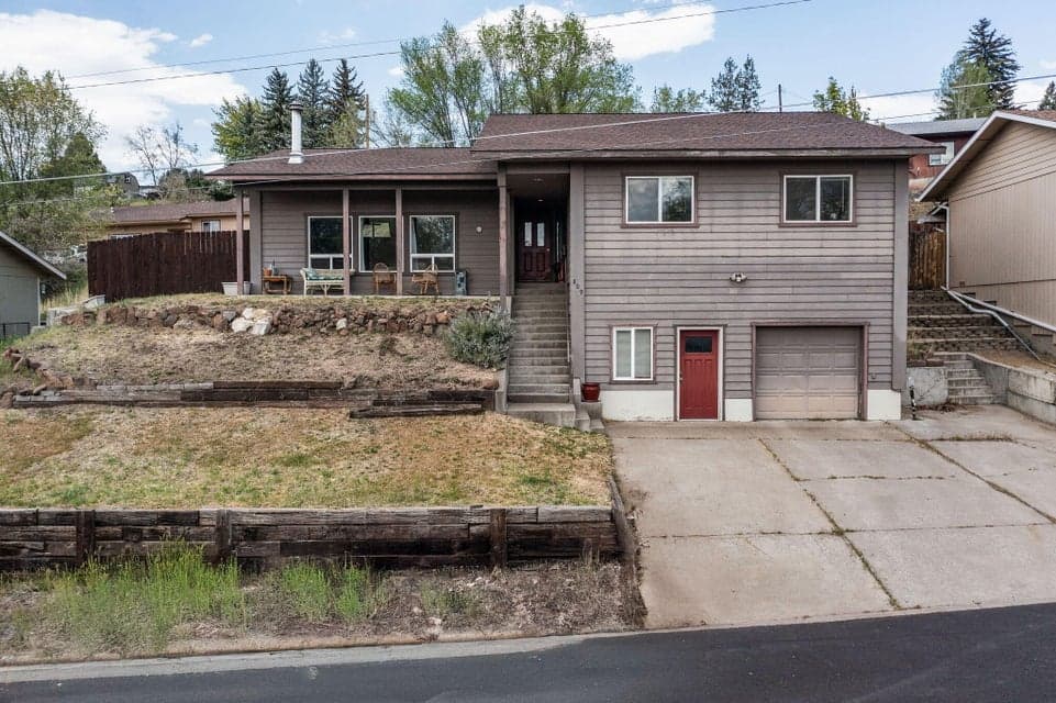 Photo of 809 NE 8th Street 1 of 1