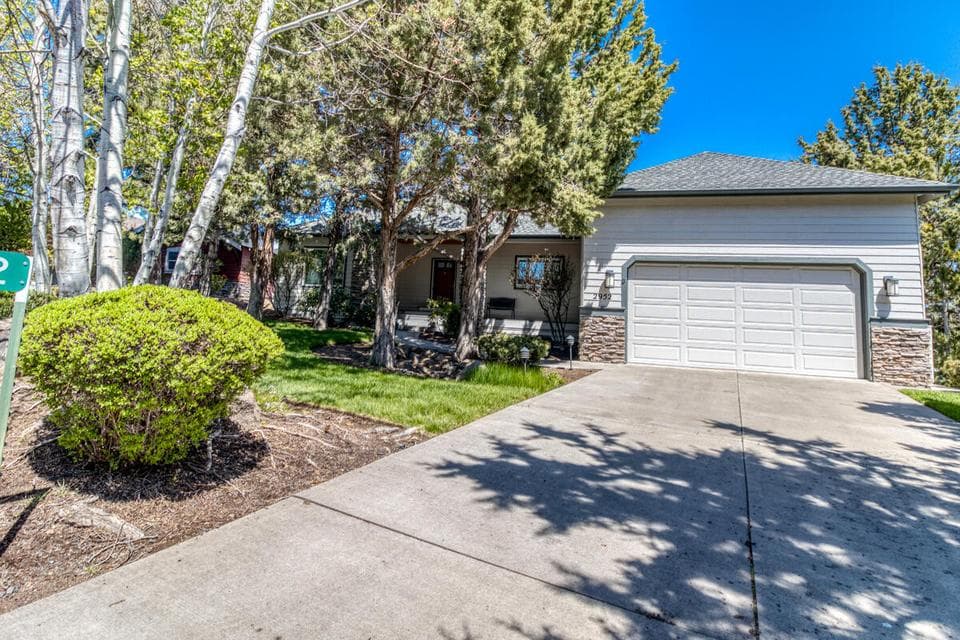 Photo of 2952 NW Fairway Heights Drive 1 of 1