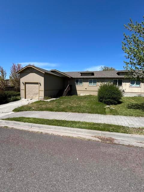 Photo of 400 SE Carmen Way 1 of 1
