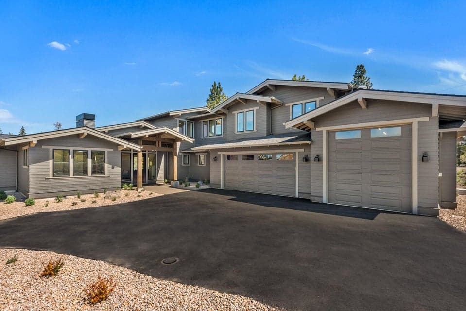 Photo of 3110 NW Crossing Drive 1 of 1