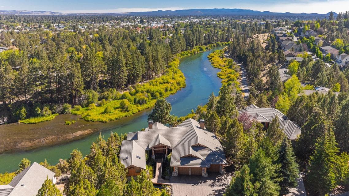 Photo of 247 NW Scenic Heights Drive 1 of 1