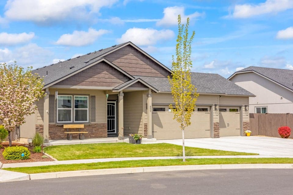 Photo of 855 NW 26th Way 1 of 1