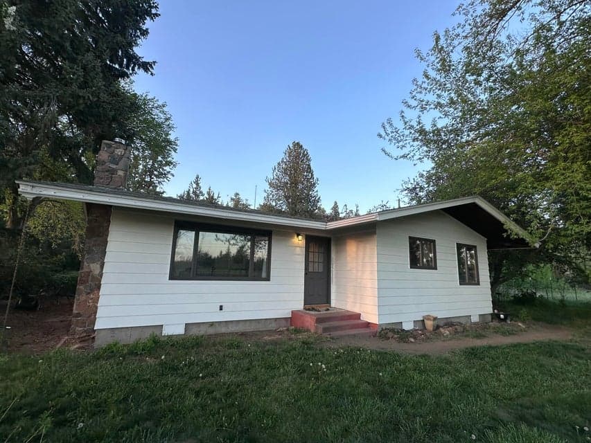 Photo of 2343 NW Coyner Avenue 1 of 1