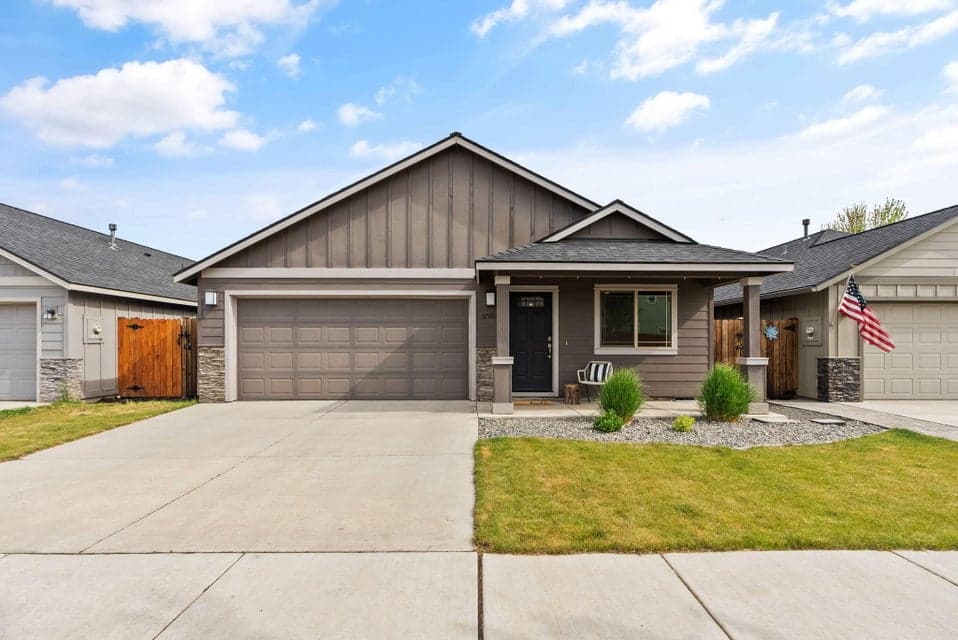 Photo of 2985 NW Cedar Avenue 1 of 1