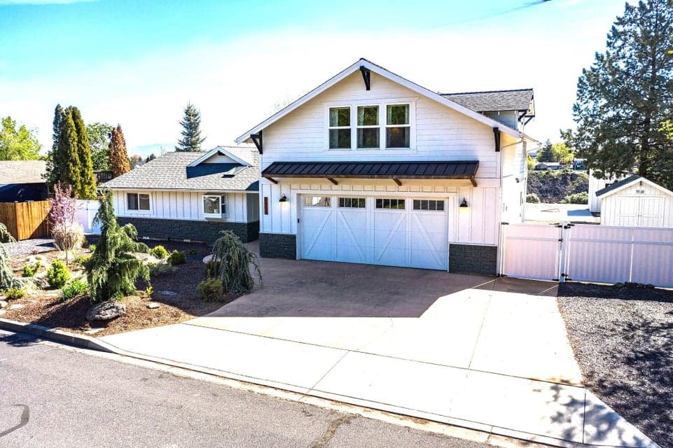 Photo of 1408 NW Rimrock Drive 1 of 1