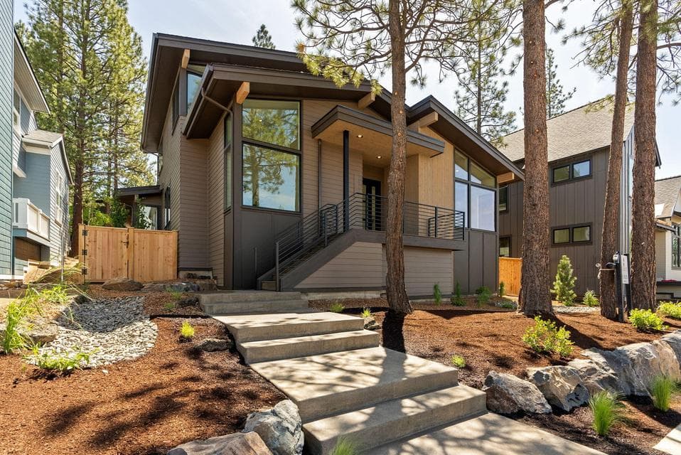 Photo of 2988 NW Polarstar Avenue 1 of 1