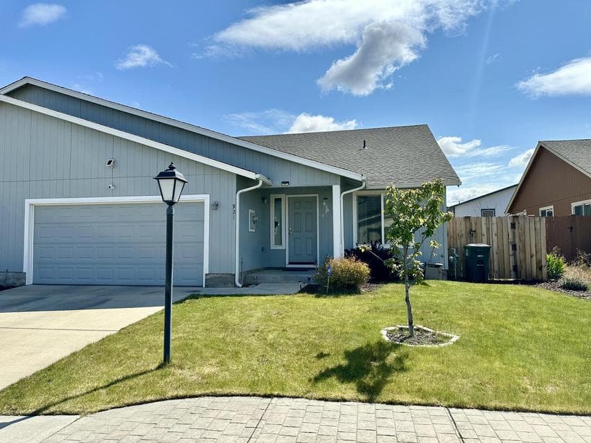 Photo of 921 SE Kierra Place 1 of 1