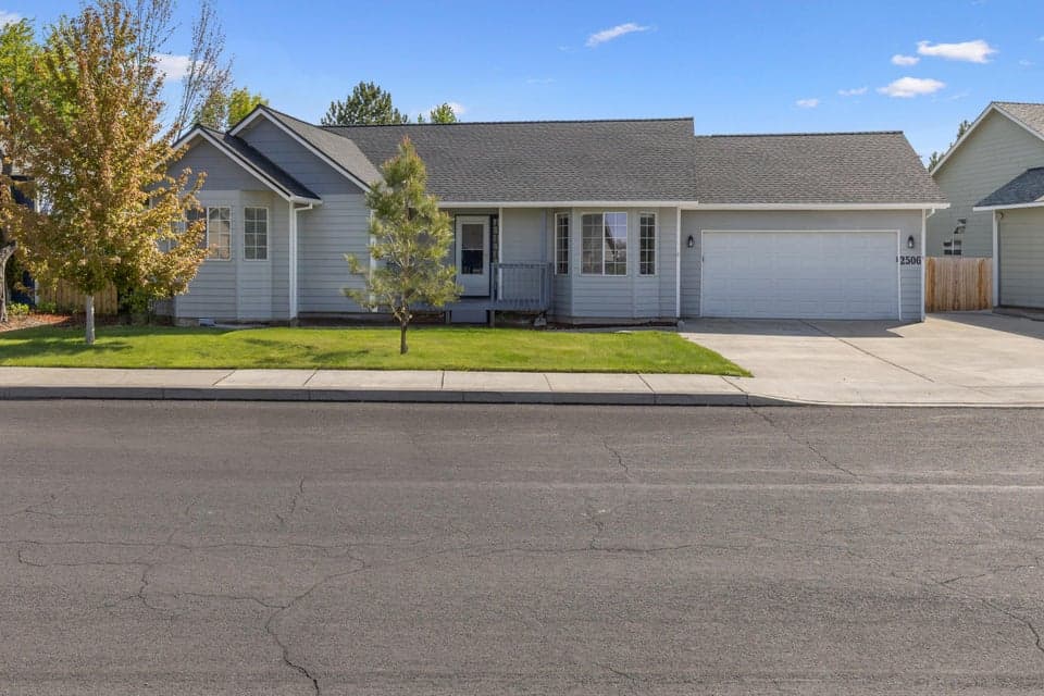 Photo of 2506 NW Canyon Drive 1 of 1