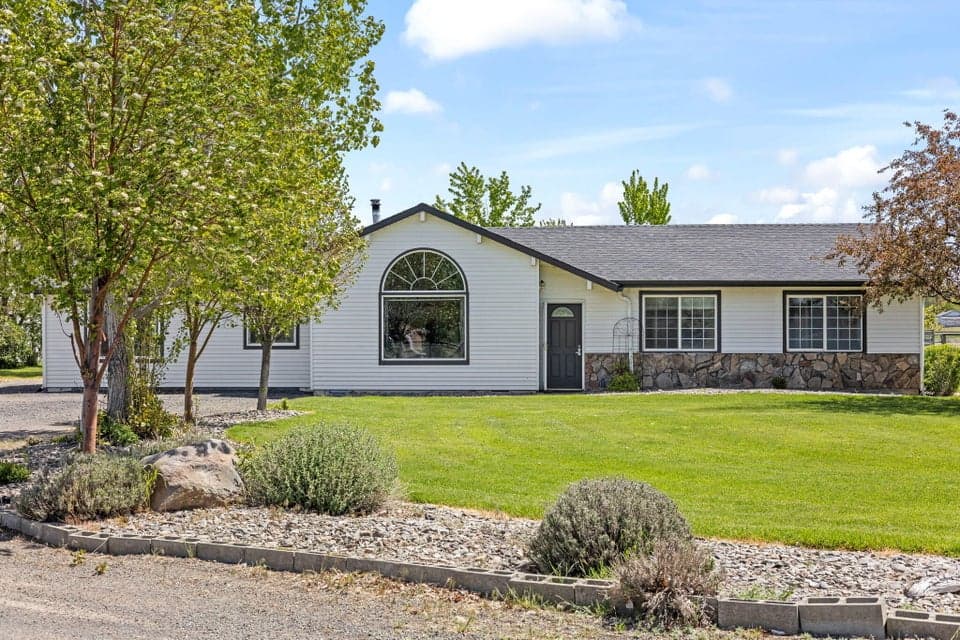 Photo of 6293 SW McVey Avenue 1 of 1