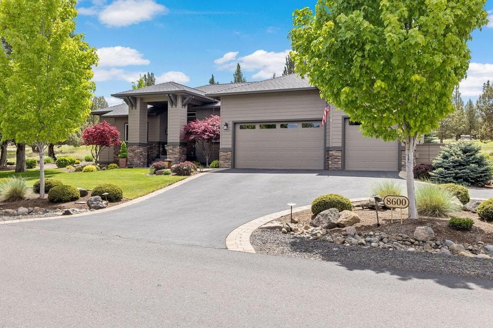 Photo of 8600 Eagle Crest Boulevard 1 of 1