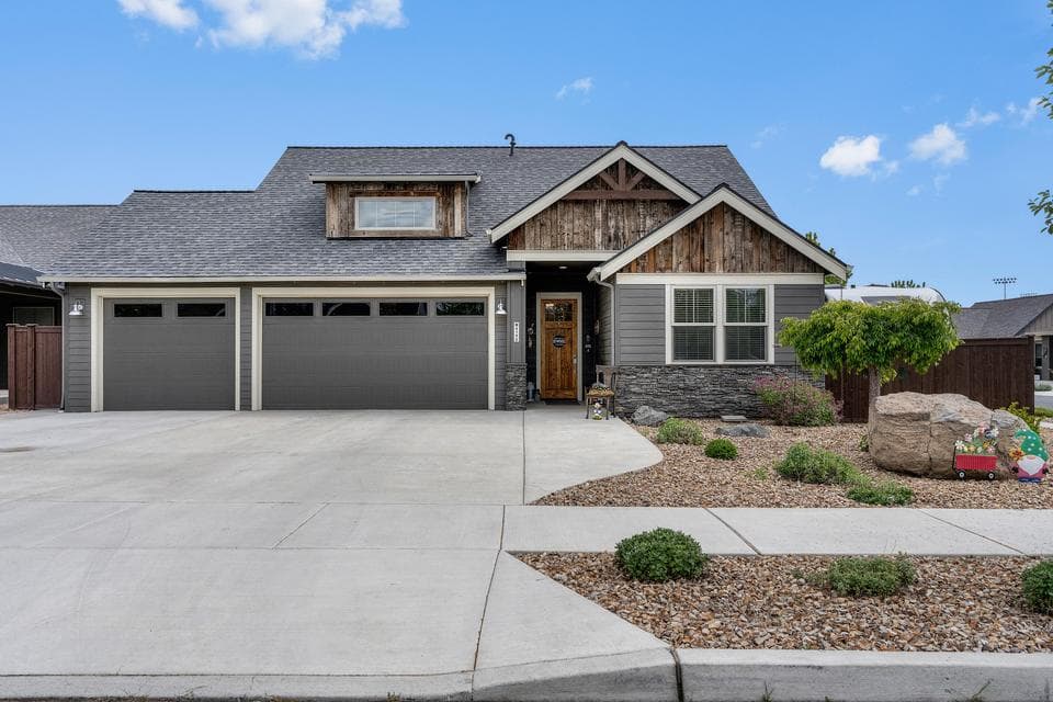 Photo of 4190 SW Badger Court 1 of 1